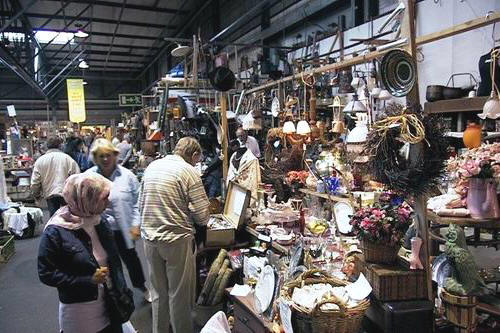 en heel mijn dorp was in veranderd in een overdekte zwarte markt.. ineens?